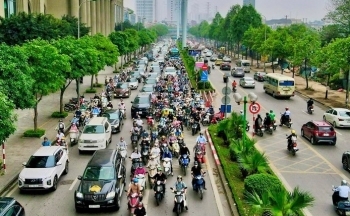 Hà Nội chi thêm 225 tỷ đồng xén vỉa hè, dải phân cách giảm ùn tắc giao thông