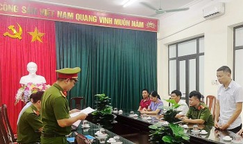 Giám đốc quỹ tín dụng và địa chính xã nhận hối lộ để làm nhanh thủ tục đất đai, vay vốn