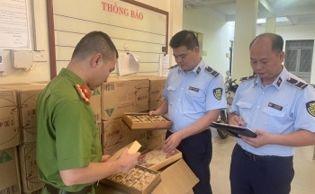 Hà Nội: Tiêu hủy gần 5.000 chiếc bánh trung thu nhập lậu trị giá gần 50 triệu đồng