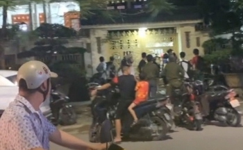 Tên cướp giả shipper đột nhập biệt thự, bắt trói người giúp việc