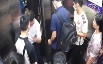 Clip người đàn ông suýt bị 'nuốt chửng' vì thang máy đột ngột chạy