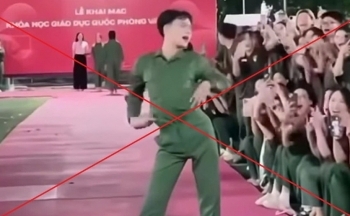 Không thể tùy tiện mặc trang phục thanh niên xung phong catwalk phản cảm