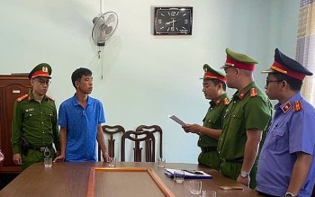 Bắt một cán bộ Trung tâm nuôi dưỡng, điều dưỡng người có công Quảng Nam