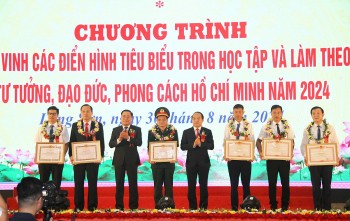 Lạng Sơn: Tôn vinh các điển hình trong học tập và làm theo tư tưởng, đạo đức Hồ Chí Minh