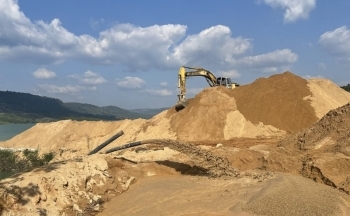 Cát nơi ‘đắp chiếu', chỗ 'phơi sương’ - nghịch lý công tác quản lý khai thác khoáng sản tại Lâm Đồng
