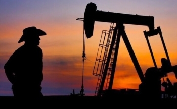 Giá dầu lao dốc mạnh: Áp lực kép từ Libya và thị trường lao động Mỹ