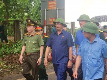 Phó Chủ tịch Quốc hội Trần Quang Phương đề nghị nghiên cứu cấm cầu Trung Hà (tỉnh Phú Thọ)