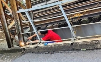 Cầu Long Biên bong mối hàn
