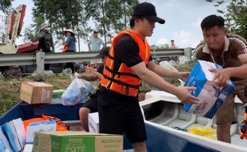 Ca sĩ Du Thiên cùng bạn bè chung tay ủng hộ đồng bào khó khăn trong bão lũ