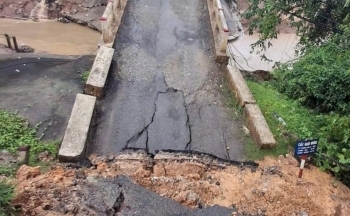 Hoà Bình: Sập cầu Ngòi Móng trên tỉnh lộ 445
