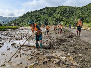 Ấm tình quân dân phía sau câu chuyện binh nhì Trung đoàn 98 bật khóc khi rời Làng Nủ