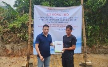 Hội sinh viên Khóa K26HLU khởi công xây dựng nhà từ thiện cho người dân vùng lũ Bảo Yên