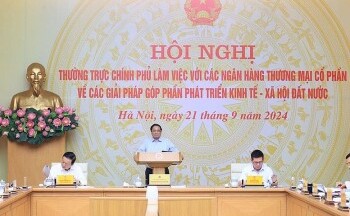 Thủ tướng đề nghị ngân hàng hiến kế về tăng trưởng tín dụng, lãi suất