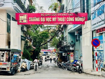 Chuyện gì đang xảy ra tại gói thầu của Trường Đại học Mỹ thuật Công nghiệp?