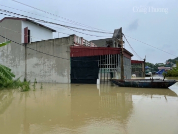 Hàng nghìn hộ dân ở thành phố Thanh Hóa bị ngập trong nước lũ
