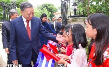 Tổng Bí thư, Chủ tịch nước Tô Lâm thăm Đại sứ quán và cộng đồng người Việt Nam tại Cuba