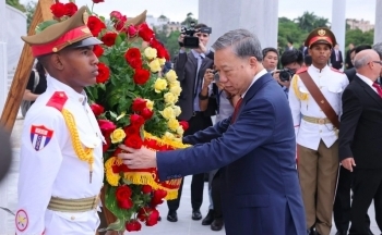 Tổng Bí thư, Chủ tịch nước Tô Lâm đặt vòng hoa tại Đài tưởng niệm Anh hùng dân tộc Jose Marti