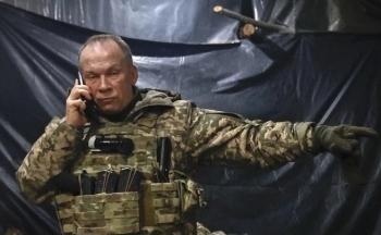 Tổng tư lệnh Ukraine bị tố ‘trốn trong nhà’; ông Biden đang từ bỏ lời hứa