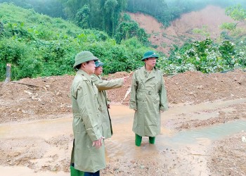 Sạt lở ở Hà Giang: Công tác tìm kiếm cứu nạn gặp nhiều khó khăn; Chủ tịch tỉnh chỉ đạo khẩn