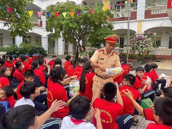Hà Nội: Công an quận Bắc Từ Liêm phổ biến pháp luật về an toàn giao thông tại trường học