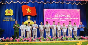 Bình Thuận: 134 phạm nhân được Trại giam Thủ Đức-Z30D công bố Quyết định đặc xá