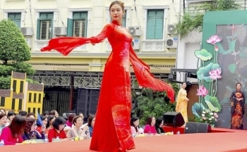 Hà Nội: Kêu gọi phụ nữ mặc áo dài vào sáng thứ Hai và thứ Sáu hàng tuần