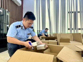 Quản lý thị trường thu giữ trên 10.000 chai nước hoa nhập lậu của tiktoker Phan Thủy Tiên