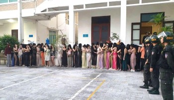 Thanh Hóa: Đột kích 'thiên đường ăn chơi' – Karaoke, massage G7