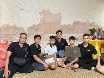 Đằng sau những bức ảnh phục dựng gửi tới người dân Làng Nủ