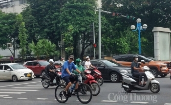 Dự báo thời tiết hôm nay ngày 11/10/2024: Miền Bắc oi nóng; miền Trung, Nam Bộ mưa lớn, có dông lốc