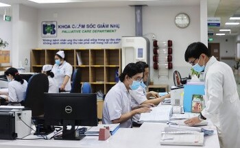 Sau 15 năm không thay đổi, Bộ Y tế đề xuất tăng tiền phụ cấp cho cán bộ y tế