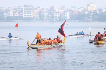 Hơn 800 'tay chèo' tranh tài tại Giải Bơi chải thuyền rồng Hà Nội mở rộng năm 2024
