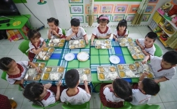 Luật hóa dinh dưỡng học đường vì tầm vóc người Việt