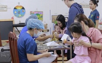 Hà Nội: Triển khai chiến dịch tiêm vaccine phòng dịch sởi cho hàng nghìn trẻ em