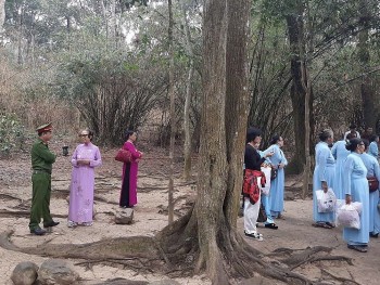 “Gia phong dân tộc Lạc Việt”- Đạo lạ núp bóng văn hoá lịch sử: Bài 1 - Đóng tiền thành...