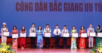 9 cá nhân đạt danh hiệu 'Công dân Bắc Giang ưu tú' được tặng thưởng hơn 210 triệu đồng