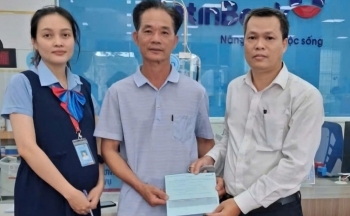Nhân viên Điện lực Lâm Đồng trả lại 300 triệu đồng cho người chuyển nhầm tài khoản