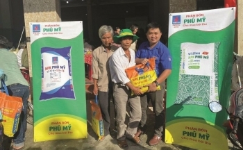 Nông dân và gánh nặng phân bón
