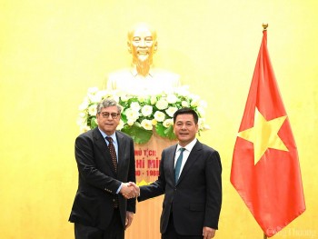 Bộ trưởng Nguyễn Hồng Diên tiếp và làm việc với Đại sứ Brazil tại Việt Nam
