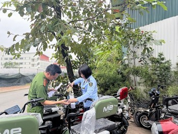 Hà Nội: Lực lượng chức năng triệt phá đường dây sản xuất xe điện trái phép