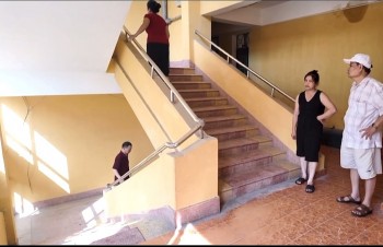Hải Phòng: Người dân khốn khổ sống trong chung cư xuống cấp