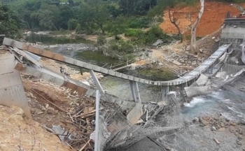 Cầu ở Hà Giang bất ngờ đổ sập trong lúc đang thi công