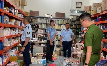 Hải Dương: Buộc tiêu hủy gần 14.000 sản phẩm mỹ phẩm, phụ kiện làm đẹp không rõ nguồn gốc