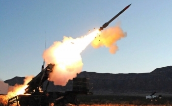 Tên lửa AGM-88E đối đầu S-400: Cuộc chiến công nghệ đỉnh cao tại Ukraine