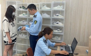 Hưng Yên: Xử phạt hộ kinh doanh hàng giả mạo nhãn hiệu NIKE tại chợ Mễ Sở