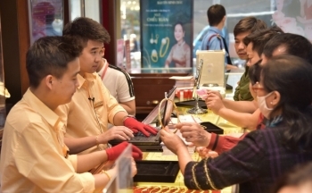 Giá vàng hôm nay giảm mạnh, người mua bất ngờ lỗ nặng