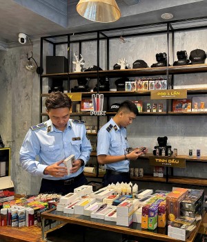 Hà Nội: Quản lý thị trường thu giữ hàng trăm sản phẩm thuốc lá điện tử, thuốc lá nung nóng nhập lậu