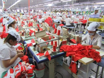 Người lao động ngành dệt may trước sức ép 'xanh hóa'