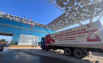 Thông quan lô tổ yến đầu tiên xuất khẩu qua cầu Bắc Luân II