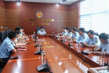 Cục QLTT Quảng Bình: Kiên quyết đấu tranh chống buôn lậu, gian lận thương mại và hàng giả vào dịp cuối năm